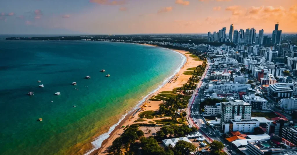 Onde comprar apartamento perto da praia em João Pessoa